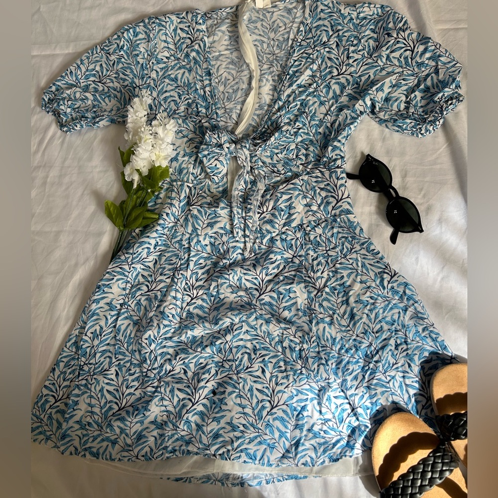 Women’s Blue Leaf Print Front Tie Dress